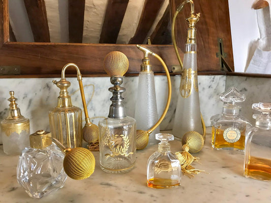 Élégance intemporelle : les vaporisateurs à parfums anciens Saint-Louis